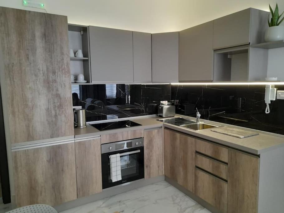 Coral Reef Apartments San Pawl il-Baħar Eksteriør bilde