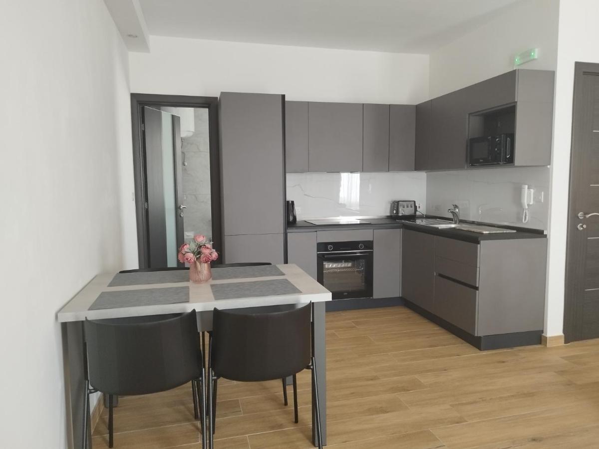 Coral Reef Apartments San Pawl il-Baħar Eksteriør bilde