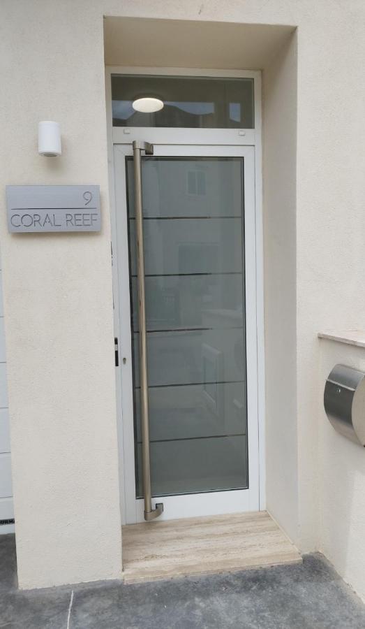Coral Reef Apartments San Pawl il-Baħar Eksteriør bilde