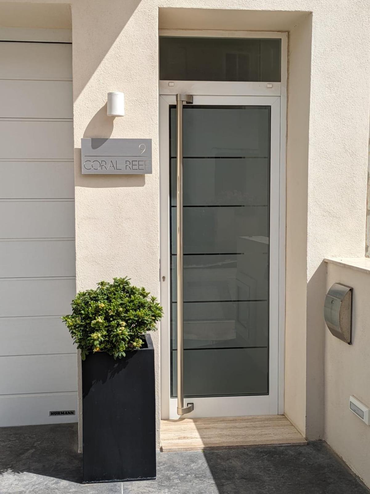 Coral Reef Apartments San Pawl il-Baħar Eksteriør bilde
