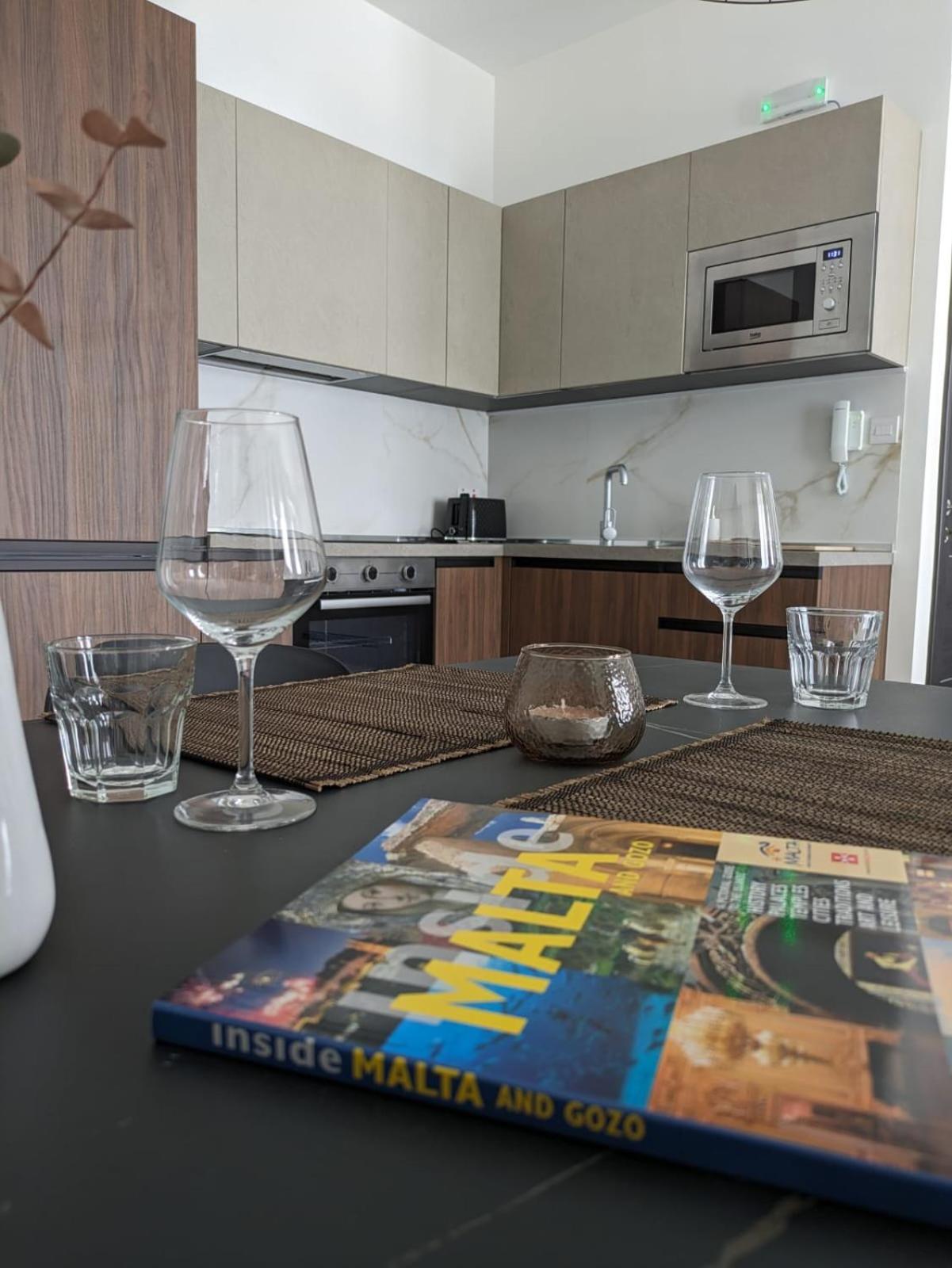 Coral Reef Apartments San Pawl il-Baħar Eksteriør bilde